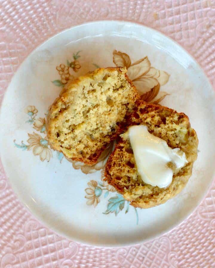 Healthy Everyday Banana Muffin Recipe with NO refined sugar. Perfect for busy mornings, keeps you and the kids happy! So delicious and easy to throw together!