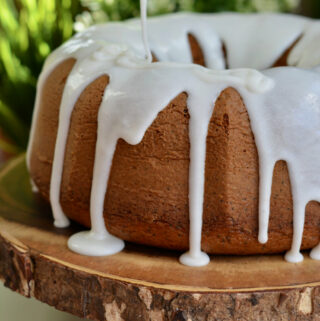 Easy and Quick Lemon Poppy Seed Cake. Light, fluffy with so much lemon flavor. Perfect for spring or summer!