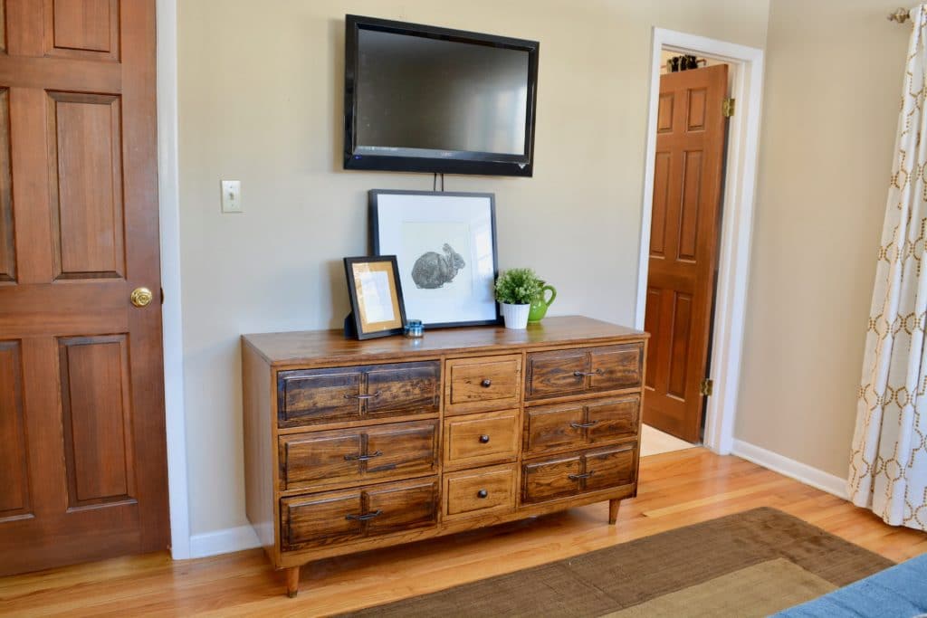 Master bedroom ready for Airbnb rental for families to go on a paid vacation.