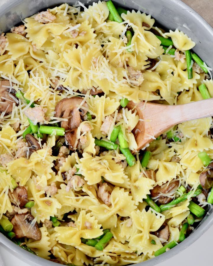 Asparagus Mushroom Turkey Sausage Bow Tie Pasta with Olive Oil and Parmesan | Simple recipe but so delicious