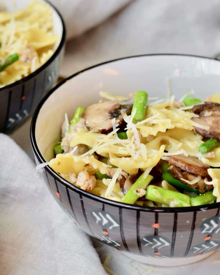 Asparagus Mushroom Turkey Sausage Bow Tie Pasta with Olive Oil and Parmesan | Simple recipe but so delicious