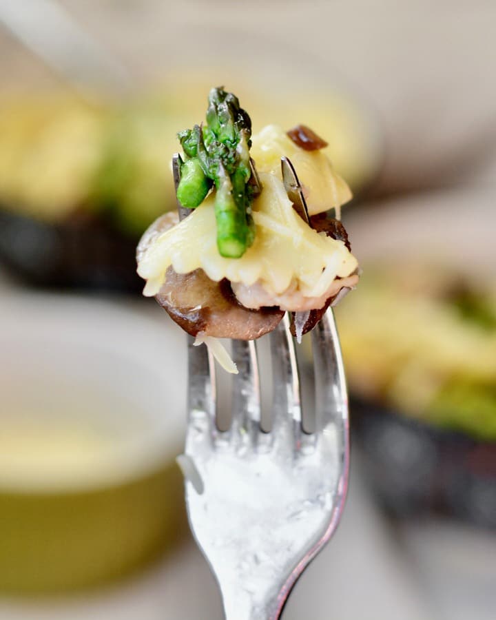 Asparagus Mushroom Turkey Sausage Bow Tie Pasta with Olive Oil and Parmesan | Simple recipe but so delicious