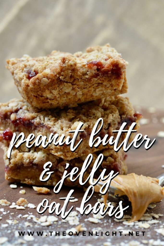 Peanut Butter and Jelly Oat Bars | Breakfast the whole family will love. Simple, healthy and filling. #oatbars #peanutbutter #jelly #quickbreakfast