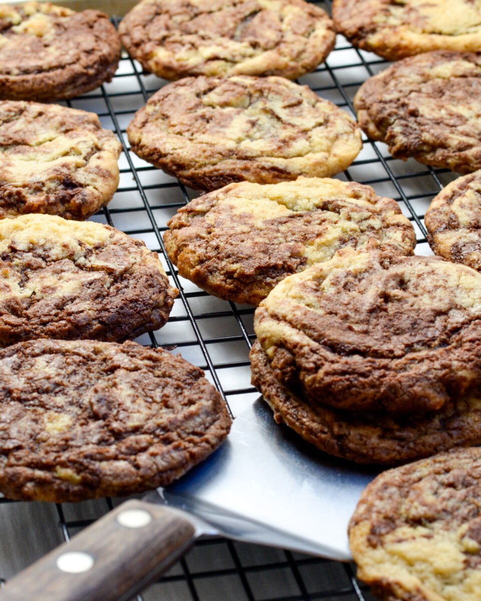 Marble cookies with spatula.