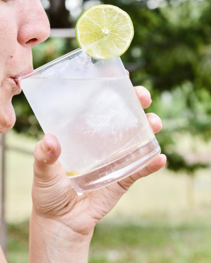 Vodka Lime Tonic - Made with 4 simple ingredients and a quick stir and you've got yourself an amazingly simple and delicious cocktail. #cocktail #lime #agave