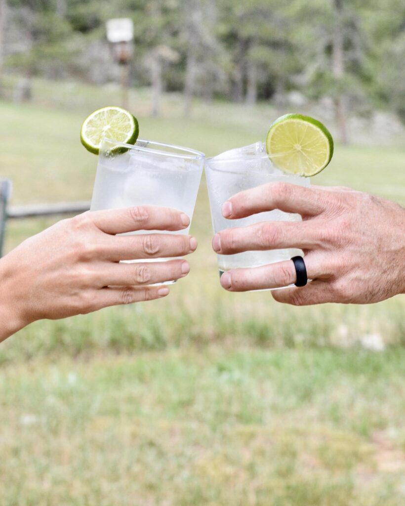 Vodka Lime Tonic - Made with 4 simple ingredients and a quick stir and you've got yourself an amazingly simple and delicious cocktail. #cocktail #lime #agave