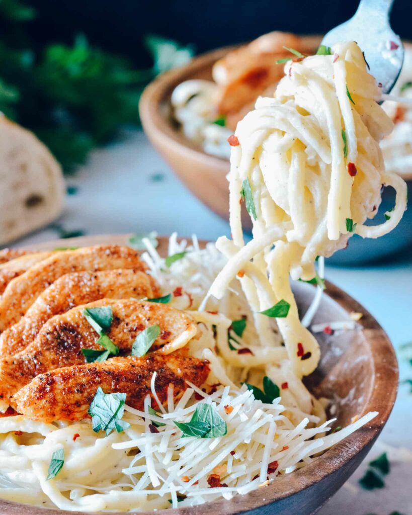 Blackened Chicken Alfredo | Simple recipe full of flavor. Creamy and spicy all at the same time. Great for date night. #blackenedchicken #alfredo #weeknightmeal