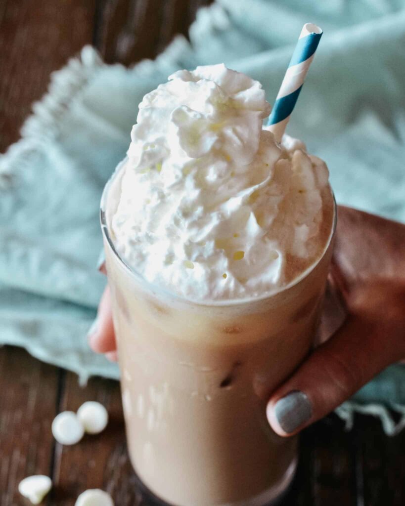 Iced White Chocolate Mocha Recipe | Starbucks Copycat. Easy to mix up for your favorite time to enjoy get your jolt. Only 2 ingredients for the sauce and lots of tips if you don't have an espresso machine. #starbuckscopycat #whitemocha #whitechocolate