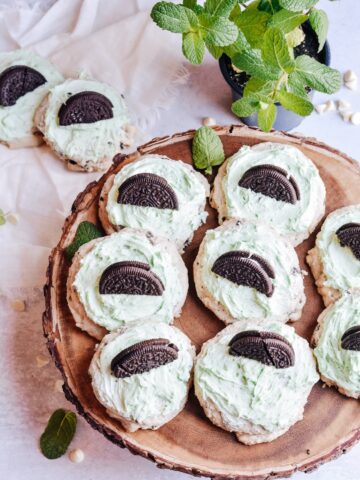 Gluten Free Oreo Mint Cookies—Crumble copycat recipe.
