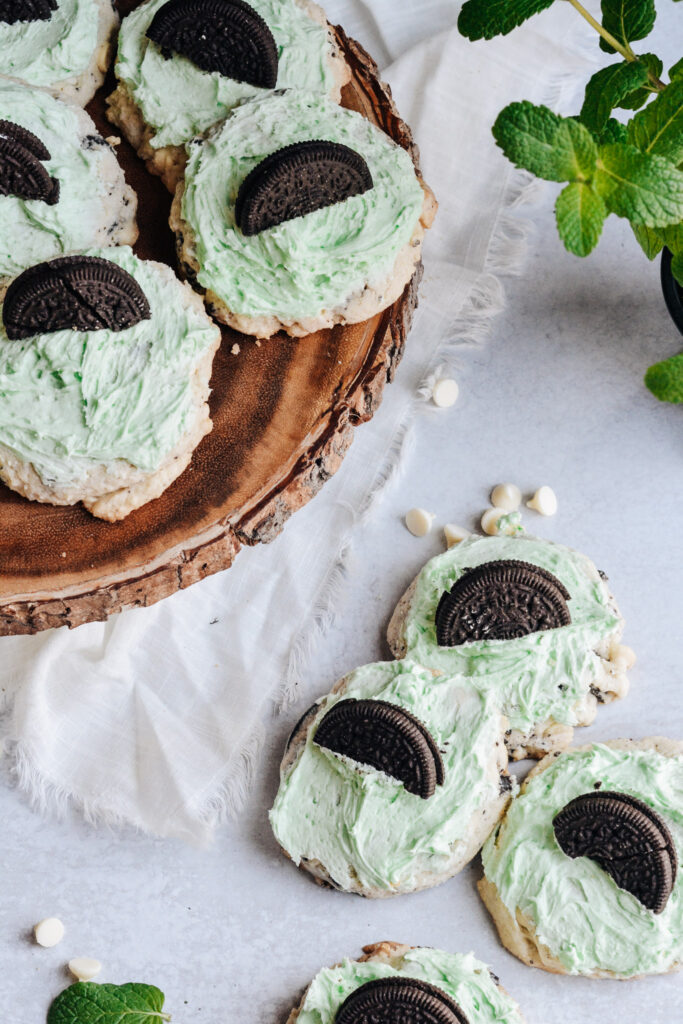 Gluten Free Oreo Mint Cookies—Crumble copycat recipe.