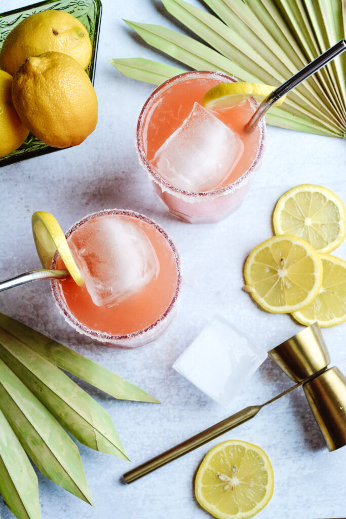 Gin and Guava Lemonade - refreshing and simple summer cocktail. #gin #cocktail #summer