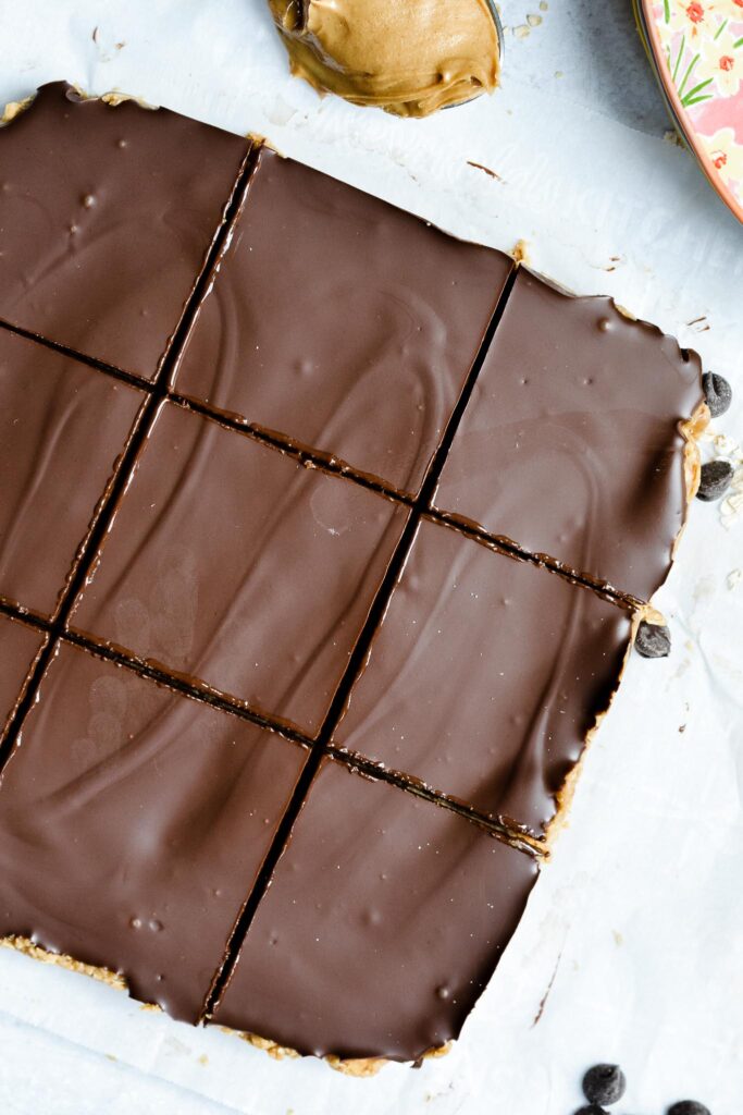 Healthy Peanut Butter Oatmeal Bars — sweetened with maple syrup, filled with oatmeal, flaxseed and peanut butter. Only 6 ingredients.