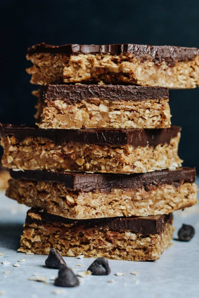 Healthy Peanut Butter Oatmeal Bars — sweetened with maple syrup, filled with oatmeal, flaxseed and peanut butter. Only 6 ingredients.